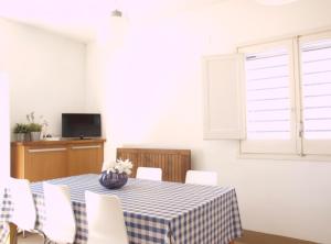 a dining room with a table and white chairs at Salou 1 · House -garden in front of the beach - Ferrari Land in Salou