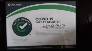 Sertifikat, penghargaan, tanda, atau dokumen yang dipajang di Ashfield B&B