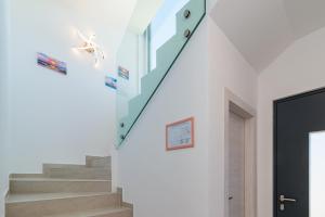 Fotografia z galérie ubytovania Villa Elena Deluxe mit Whirlpool und beheiztem Pool am Meer und wunderschönen Blick auf die Brijuni Inseln vo Fažane