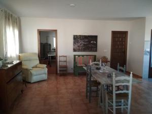A seating area at Casa Rural La Galana Albacete