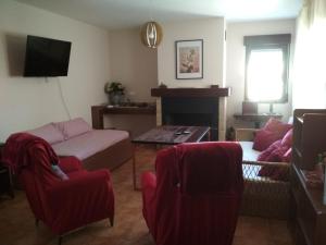 A television and/or entertainment centre at Casa Rural La Galana Albacete