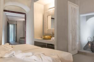 Letto o letti in una camera di Mythical Blue Luxury Suites