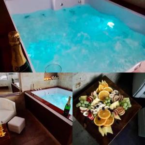 - une piscine avec un plateau de fruits et une bouteille de champagne dans l'établissement Hotel RICHTR, à Frýdek-Místek