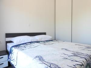 Posteľ alebo postele v izbe v ubytovaní Apartmani Hrvoje Klarić - Srima