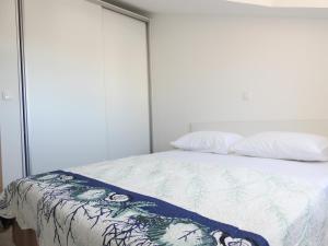 Posteľ alebo postele v izbe v ubytovaní Apartmani Hrvoje Klarić - Srima
