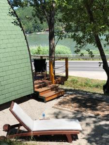 Κήπος έξω από το Glamping Jezero