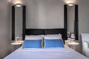 Letto o letti in una camera di Mythical Blue Luxury Suites