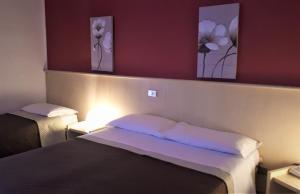 Postel nebo postele na pokoji v ubytování Hotel Kristall