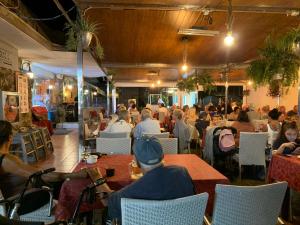 En restaurant eller et andet spisested på Anfi Tauro Golf Villa with private heated pool