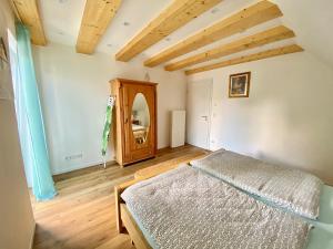 Säng eller sängar i ett rum på Apartments bei Playmobil 2,130 m2
