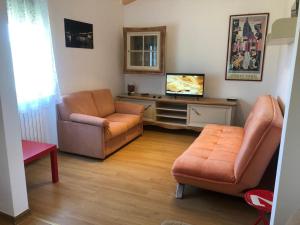 a living room with two chairs and a television at Da Nonna Stella in Miglianico