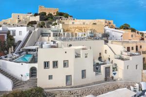 Bazén v ubytování Mythical Blue Luxury Suites nebo v jeho okolí