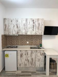 Kuchyň nebo kuchyňský kout v ubytování Be Happy Apartments
