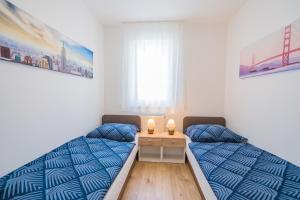 Posteľ alebo postele v izbe v ubytovaní Gemini Apartments Siófok I., III.