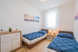 Posteľ alebo postele v izbe v ubytovaní Gemini Apartments Siófok I., III. + 37 fotografií
