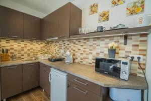 Kuchyňa alebo kuchynka v ubytovaní Gemini Apartments Siófok I., III.