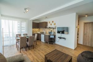 Televízia a/alebo spoločenská miestnosť v ubytovaní Gemini Apartments Siófok I., III.