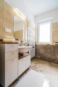 Kúpeľňa v ubytovaní Gemini Apartments Siófok I., III.