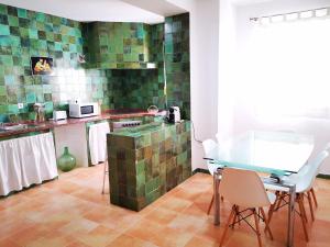 Kuchyňa alebo kuchynka v ubytovaní Apartamento bonito y bien ubicado en el Soho de Málaga.