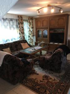 a living room with a couch and two chairs and a table at Ferienwohnung Dippold in der fränkischen Schweiz in Heiligenstadt