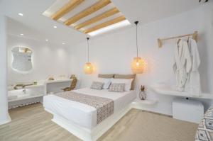Postel nebo postele na pokoji v ubytování Naxian Spirit Inn