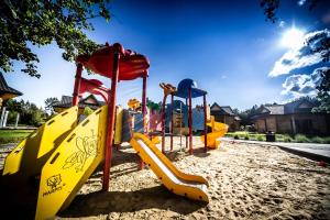 Afbeelding uit fotogalerij van Domki Osada Bacówka Radawa & SPA in Radawa