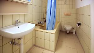 Kopalnica v nastanitvi Hotel Rotes Kreuz