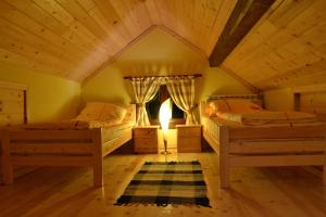 Postel nebo postele na pokoji v ubytování Apartments and Rooms Planinska Idila