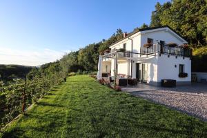a white house on the side of a hill at Hisa dobrega pocutja in Kozina