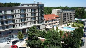 an aerial view of a building with a parking lot at Hotel President in Baile Felix