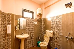 A bathroom at Zostel Dharamkot