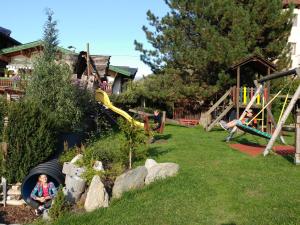 A garden outside Ferienhaus Bergblick
