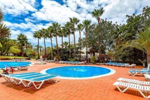 The swimming pool at or close to El Dorado Sun Las Américas by Vapagó Tenerife