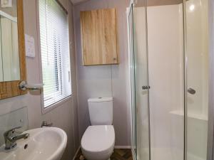 Koupelna v ubytování Pinehurst Lodge + 18 fotografií