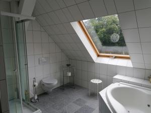 Koupelna v ubytování Schloß Wichmannsdorf + 37 fotografií