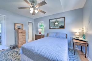 Imagen de la galería de Lake Norman Home with Porch - Across from Marina!, en Mooresville