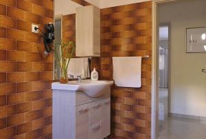 Kylpyhuone majoituspaikassa SAPPHIRE & IVORY Luxury Apartments - Kavala