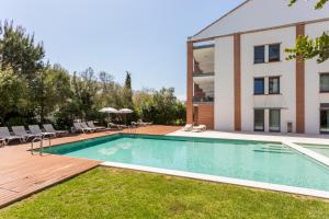 a swimming pool in the backyard of a house at Fábrica Lagos - Meia Praia Flat T2 in Lagos