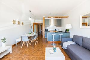 Η κουζίνα ή μικρή κουζίνα στο Aguda Beach Apartment +31 φωτογραφίες