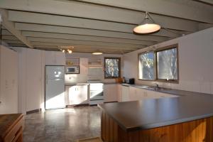 Una cocina o cocineta en Tyee