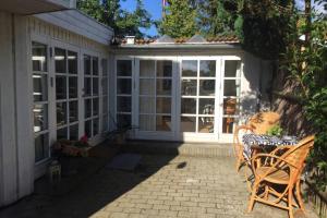 Charmerende byhus i Præstø centrum外面的花园
