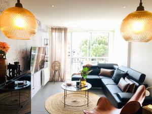 Ruang duduk di Appartement accès direct mer et de toutes commodités