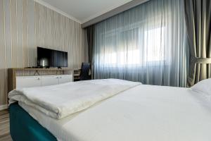 Giường trong phòng chung tại Feeling Home Apartment