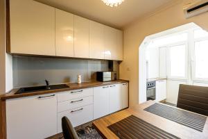 Nhà bếp/bếp nhỏ tại Feeling Home Apartment