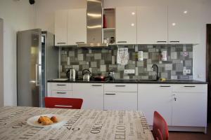 Kuchyň nebo kuchyňský kout v ubytování Central Hostel Jelgava