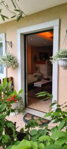 an open door to a living room with a couch at B&B Isonzo in Turriaco