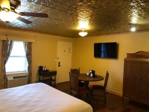 a room with a bed, table and a television at Best Western Route 66 Rail Haven in Springfield