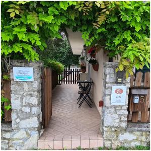 a wooden gate leading to an outdoor area at B&B Isonzo in Turriaco
