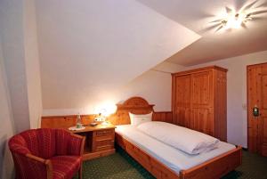Postel nebo postele na pokoji v ubytování Hotel Gasthof Jägerhaus