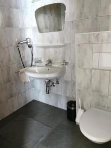Łazienka w obiekcie Pension Bergwelt